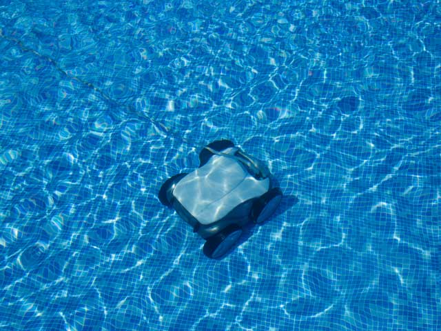 Robot piscine nettoyage et entretien